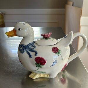 Lenox Poppies on Blue Barnyard Collection Duck Teapot Excellent condition